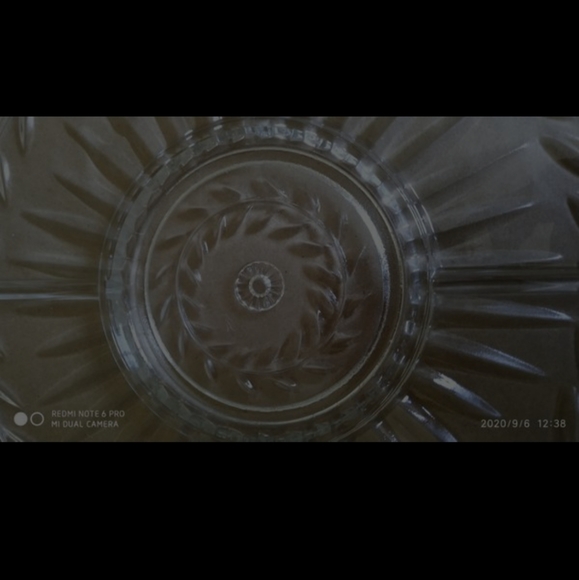 Over sized clear glass sectional plater unused - Picture 5 of 5